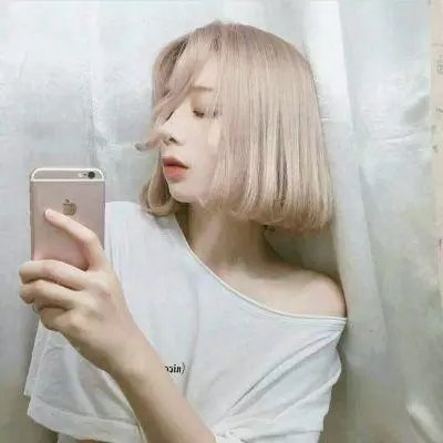 湖畔的女人们
